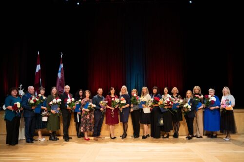 Āris saņem gada darbinieka pateicību